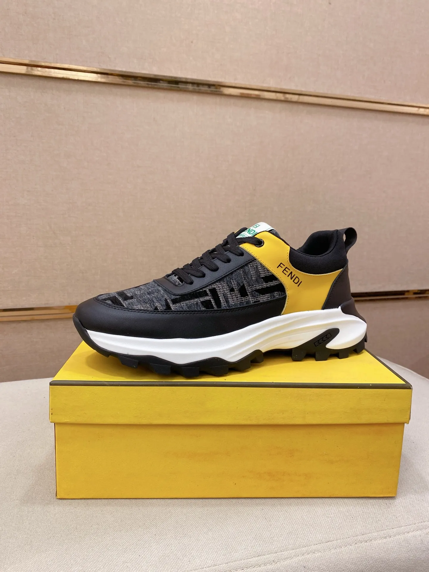 Men's shoes 💰 462💰 (fendi) New style 👊🏻 upper 🇮🇹 imported cowhide fabric 🇩🇪 lining imported sheepskin lining. The original outsole is molded to highlight the identity of every man, and the upper foot is elegant and stable🚶🏻🚶🏻The high-end custom counters reproduce the original version📯No matter the wind or rain, the shoe last remains unchanged and can withstand the verification of time🔍️,🔵 Size: 38-44